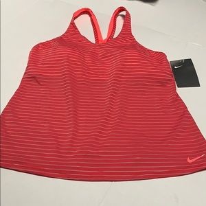 Nike active wear top women’s size medium